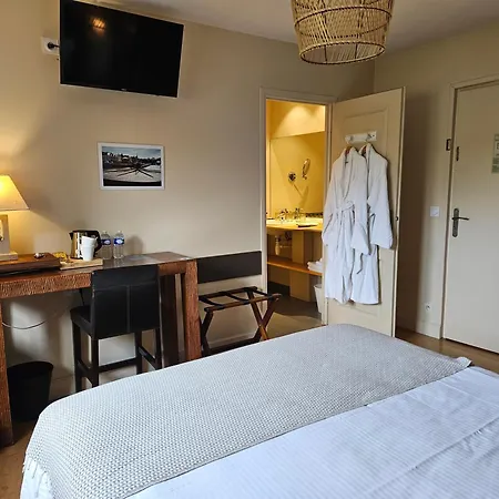لا فرايتشيت 3* La Rivière-Saint-Sauveur